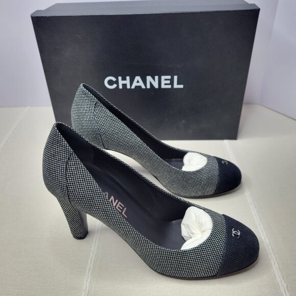 Chanel Pumps Sz 7.5 Dark Silver Black Logo Cap Toe Stiletto Heels Leather Fabric - Picture 5 of 14